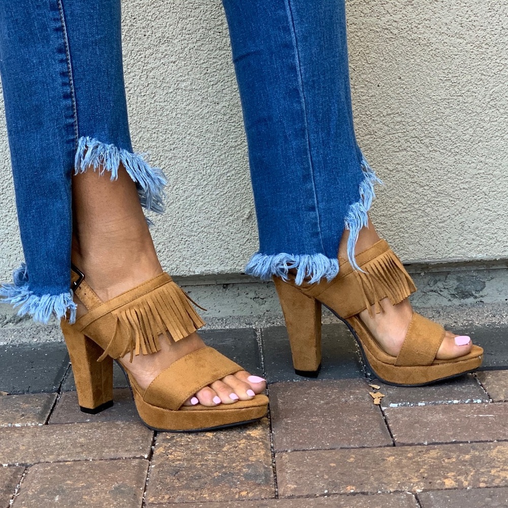 NIB Tan Chic Fringe High Heel Platform Sandal - Picture 3 of 6